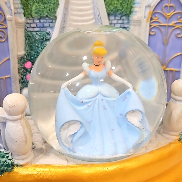 Disney  A Wish Your Heart Makes  3 sided rotating figurine w/snow globes. - Picture 7 of 16